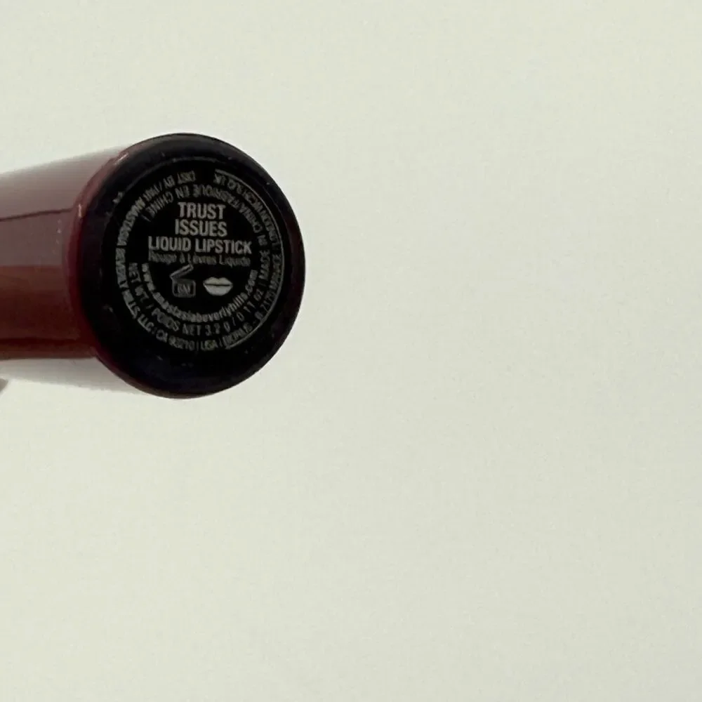 Anastasia Beverly Hills Liquid Lipstick in Shade Trust Issues Darker Red New 3.2